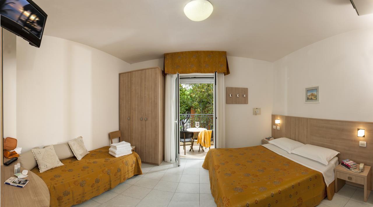 Hotel Alfonsina Riccione Exterior foto